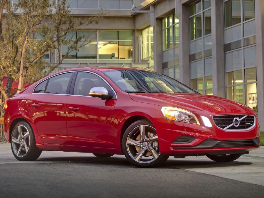  Volvo S60 R-Design 2010 года  (US) (фото 9 из 11)